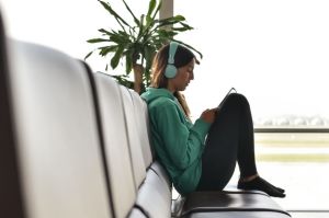 Two teens barred from US flight for wearing leggings. 