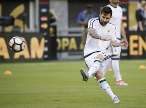 Argentina's Lionel Messi warms up before the Copa America Centenario championship soccer match between Argentina and Chile, Sunday, June 26, 2016, in East Rutherford, N.J.