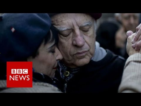 Argentina's energy protestors tango in the street - BBC News