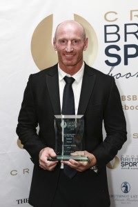 Photo of Gareth Thomas with 2015 award