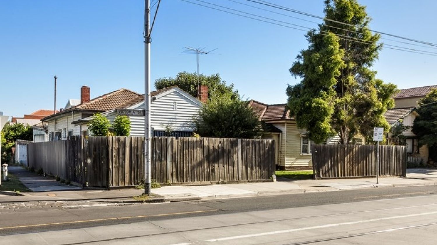 430-432 Victoria Street, Richmond, soared $1.1 million over reserve.