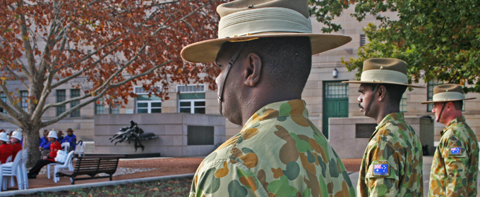 Image : Indigenous soldiers in formation in front of Australian War Memorial