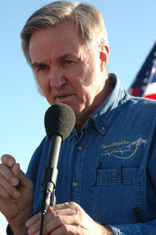 Burt Rutan Oct 3 2004 photo D Ramey Logan.jpg