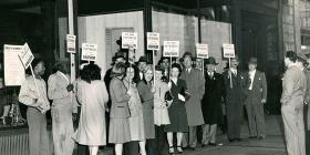 Striking shop clerks in Oakland, 1946