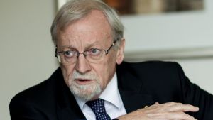 Gareth Evans has urged Australia to accept China as a legitimate "global rule-maker".