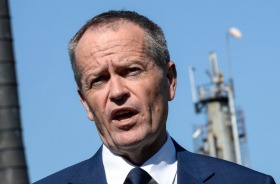 Opposition Leader Bill Shorten: restoring the general ban on borrowing would "help cool an overheated housing market ...