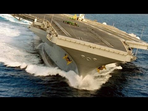 EXTREME RUDDER TEST! U.S. Nimitz-class aircraft carrier makes high-speed SUPER-TIGHT TURN!