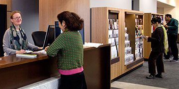 A librarian helping a reader in the reading room