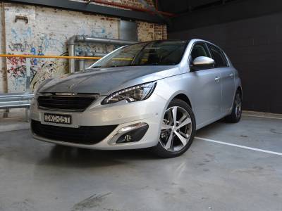 2017 Peugeot 308 Allure REVIEW - New Powertrain Highlights Enticing VW Golf Rival