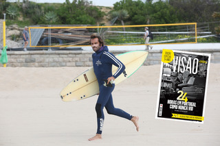 Aula de surf em Carcavelos, às onze da manhã