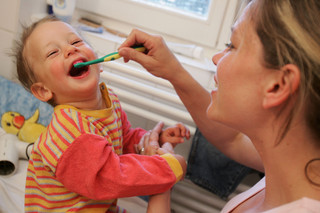 O que precisa de saber sobre a saúde dentária dos seus filhos em sete pontos