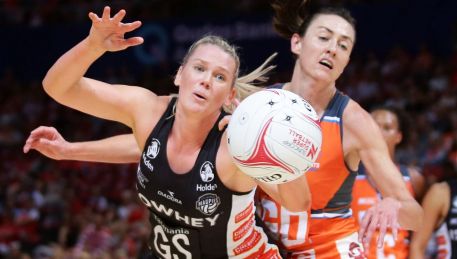 Contest: Caitlin Thwaites of the Magpies is challenged by Bec Bulley.