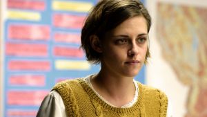 Kristen Stewart as Elizabeth Travers.