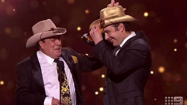 Molly Meldrum gifts Samuel Johnson with a golden akubra.