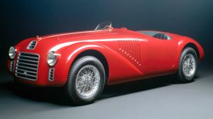 - 125 S, la prima vettura costruita dalla Ferrari nel 1947.
- Nella foto la vettura replica realizzata nel 1987 dalla ...