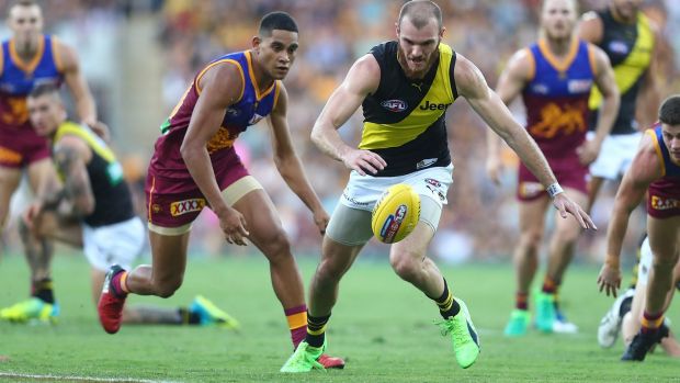 Kamdyn McIntosh pounces on a loose ball at the Gabba.