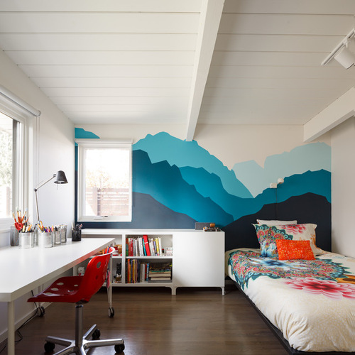 Midcentury teen room in Denver with multi-coloured walls and dark hardwood floors for girls.