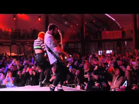 Paramore - Celebrity Beach Bowl 2014 Concert (Full)