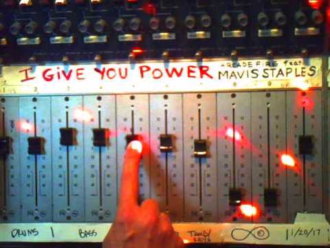 Arcade Fire feat. Mavis Staples - I Give You Power