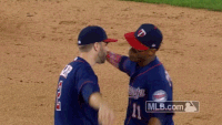 mlb hug twins hugging minnesota twins