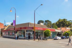 A prominent corner property at 164-166 Burgundy Street in Heidelberg was sold for $5,302,000 under the hammer.