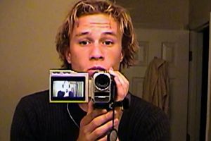 Heath Ledger records himself with a handycam.