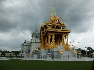 Memorial Crowns of the Auspice, Bangkok, Thailand