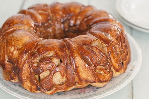 Spicy apple spelt pull apart