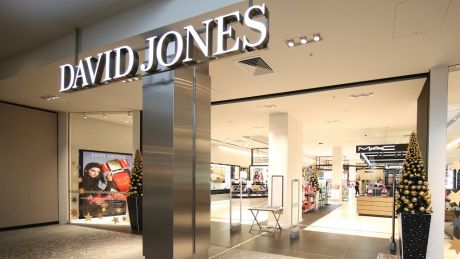 David Jones moves to poach Myer staff.