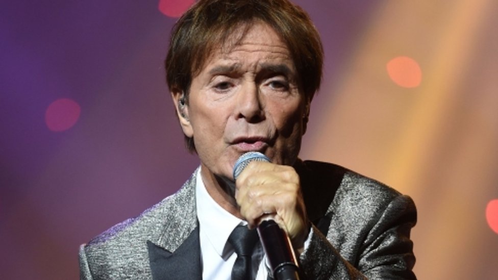 Sir Cliff and BBC pause legal fight