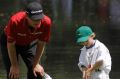 John Senden watches his son Jacob putt at Augusta in 2010.