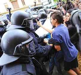 photo: Confrontation at Can Vies social centre in Barcelona, 2014