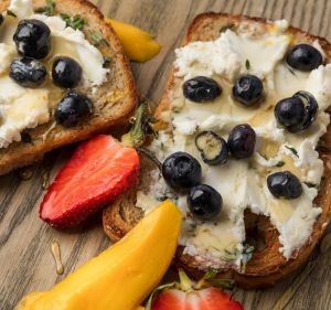 Easy and delicious: Blueberry and goat cheese toast with lemon thyme butter. 