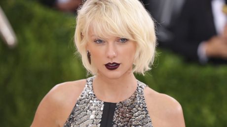 Taylor Swift attends the "Manus x Machina: Fashion In An Age Of Technology" Costume Institute Gala at Metropolitan ...