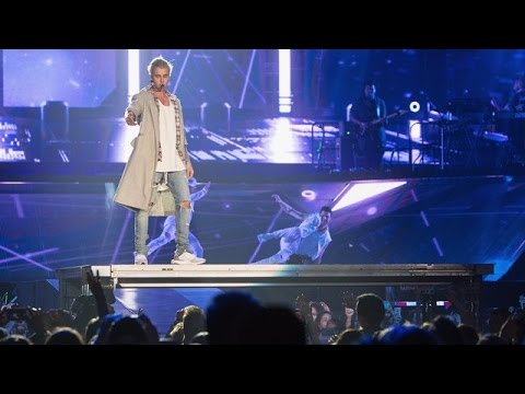 Justin Bieber Concert in Mumbai India, Ultimate Entry and Awesome performance by Justin Bieber