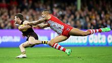 SYDNEY, AUSTRALIA - MAY 26:  Blake Hardwick of the Hawks is challenged by Lance Franklin of the Swans during the round ...