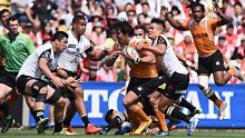 TOKYO, JAPAN - MAY 27:  Clinton Swart of the Cheetahs is tackled during the Super Rugby Rd 14 match between Sunwolves ...