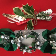  - Christmas Table Decorations - Holiday Dinnerware