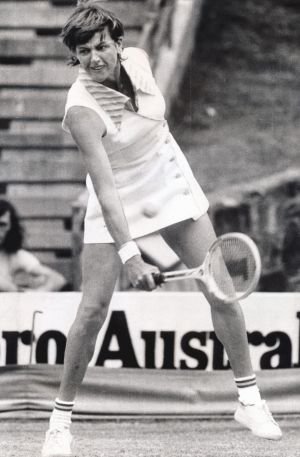 Margaret Court in action against Sue Mappin of Great Britain in 1974.