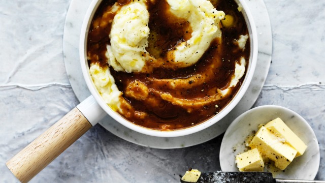 Cultured mashed potatoes with chicken gravy.