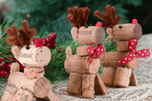 Christmas reindeer : <a href="https://www.simplemost.com/make-adorable-wine-cork-reindeer-craft/" ...