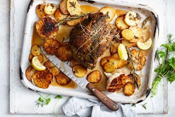 Family roast beef with crispy potatoes