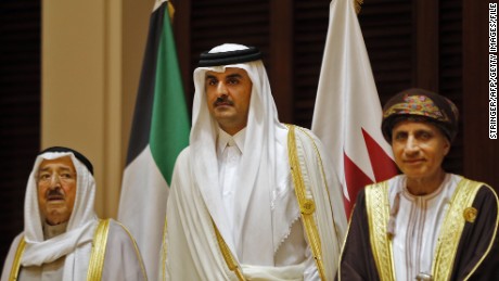 Emir of Kuwait Sabah al-Ahmad al-Jaber al-Sabah (L), Emir of Qatar Sheikh Tamim bin Hamad al-Thani (C) and Oman&#39;s Foreign Minister Yusuf bin Alawi attend a Gulf Cooperation Council (GCC) summit on December 7, 2016, in the Bahraini capital Manama. / AFP / STRINGER        (Photo credit should read STRINGER/AFP/Getty Images)