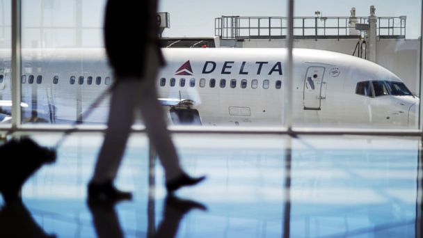 PHOTO: A Delta Air Lines jet sits at a gate at Hartsfield-Jackson Atlanta International Airport in Atlanta, Oct. 13, 2016. 