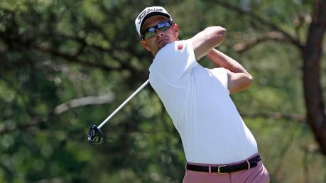 DUBLIN, OH - JUNE 01: Adam Scott of Australia watches his tee shot on the second hole during the first round of the ...