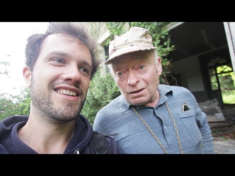 On part explorer un château abandonné avec Richard, le papy gardien !