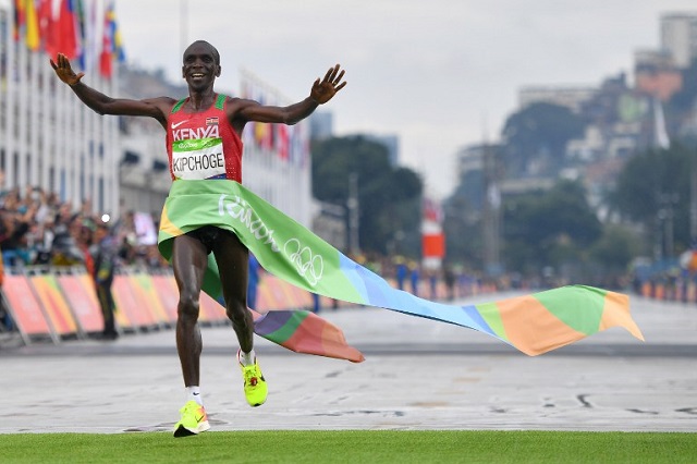 Elite runners attempt 'impossible' sub-two-hour marathon in Italy