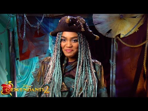 What’s Her Name? | Episode 2 | Descendants 2 Wicked Weekly