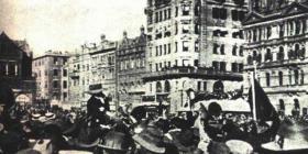 Mary 'Pickhandle' Fitzgerald addressing strikers in Market Square, 1913.