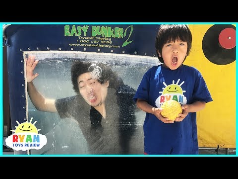 DUNK TANK CHALLENGE EXTREME PARENT VS KID! Family Fun Activities with Ryan ToysReview